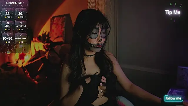 Snapshot of Kami_Lee_XO chatting on 10-31-25, 07:37 Kami Lee XO online show from 10-31-25, 07:37
