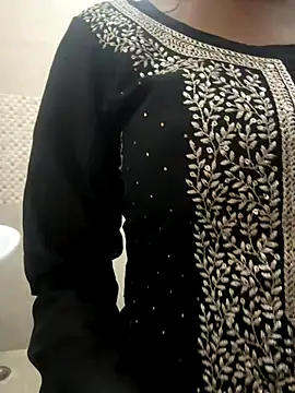 Snapshot of HeerStd chatting on 11-08-25, 01:33 HeerStd online show from 11-08-25, 01:33