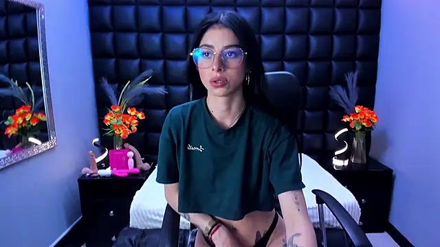 Snapshot of Dulce_Miaa_ chatting on 06-16-26, 06:10 Dulce Miaa online show from 06-16-26, 06:10