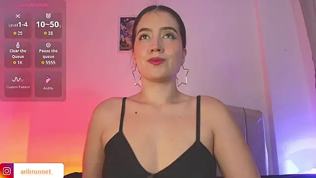 BrunnetAri  online show from 06-24-26, 07:35