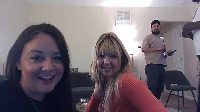 Snapshot of princessveexo chatting on 10-12-25, 08:02 princessveexo online show from 10-12-25, 08:02