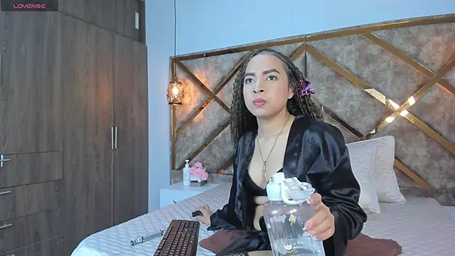 Lucia jane online show from 05-27-26, 01:57