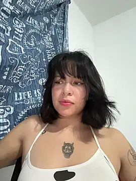 Snapshot of aliciia_23 chatting on 10-26-25, 10:36 aliciia 23 online show from 10-26-25, 10:36