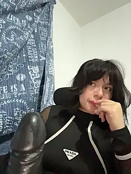 Snapshot of aliciia_23 chatting on 10-30-25, 04:14 aliciia 23 online show from 10-30-25, 04:14