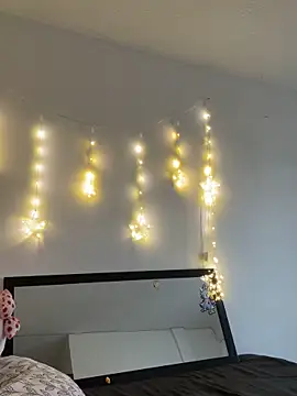 Snapshot of aliciia_23 chatting on 12-18-25, 09:43 aliciia 23 online show from 12-18-25, 09:43