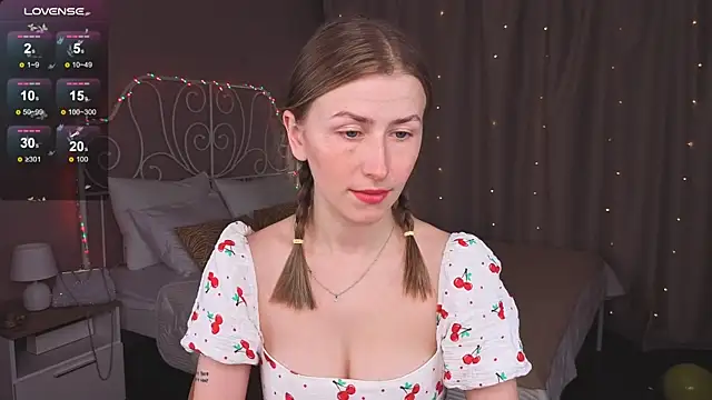 Snapshot of VesperaCeleste chatting on 10-02-25, 05:36 VesperaCeleste online show from 10-02-25, 05:36