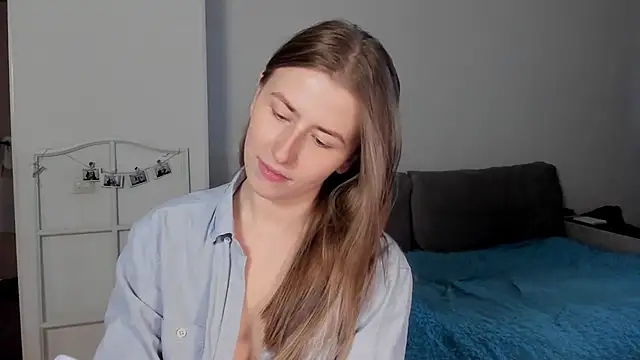 Snapshot of VesperaCeleste chatting on 01-10-26, 08:27 VesperaCeleste online show from 01-10-26, 08:27