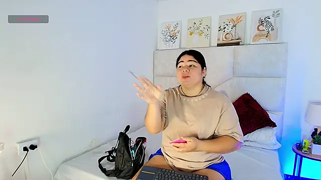 Snapshot of elizawiliamst chatting on 06-12-26, 12:15 elizawiliamst online show from 06-12-26, 12:15
