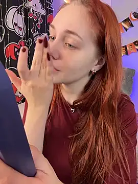 Snapshot of PollyVinice chatting on 10-27-25, 12:42 PollyVinice online show from 10-27-25, 12:42