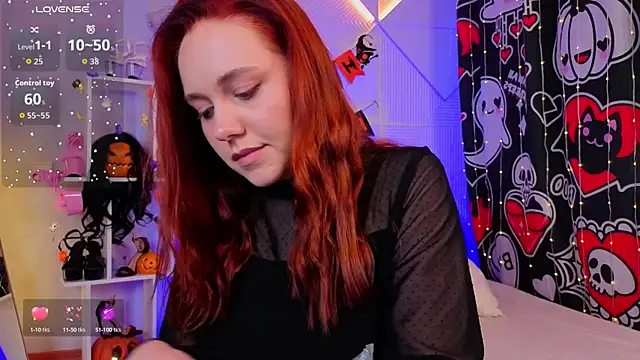 Snapshot of PollyVinice chatting on 10-29-25, 12:29 PollyVinice online show from 10-29-25, 12:29