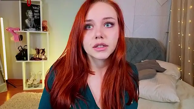 Snapshot of PollyVinice chatting on 11-29-25, 12:19 PollyVinice online show from 11-29-25, 12:19