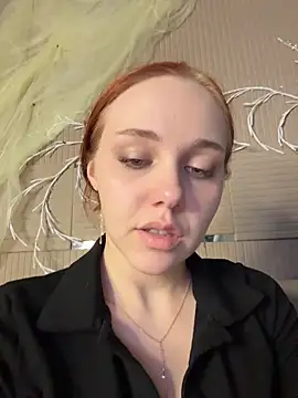 Snapshot of PollyVinice chatting on 04-29-26, 05:17 PollyVinice online show from 04-29-26, 05:17