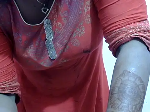 Snapshot of Rooshami_hot01 chatting on 09-23-25, 07:06 Rooshami hot01 online show from 09-23-25, 07:06