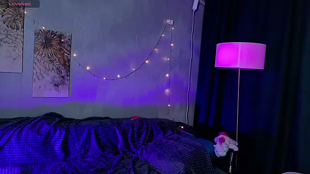 KikiMoor online show from 11-28-25, 10:51