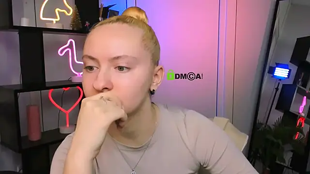 mila glow1 online show from 12-21-25, 06:31