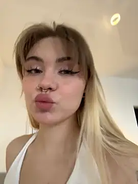 LunaMillie online show from 11-04-25, 08:24