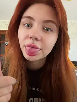 LunaMillie online show from 05-16-26, 10:23