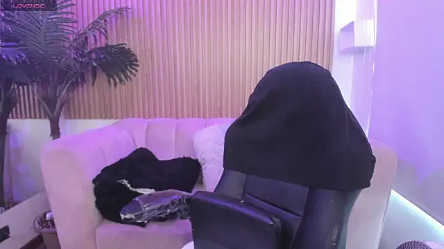 Jenny Wolridge  online show from 10-30-25, 07:47