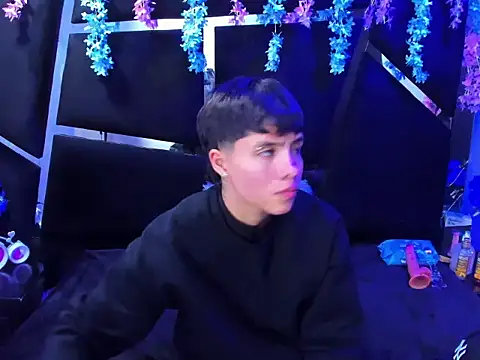 Snapshot of Bruno_Cruzz chatting on 10-28-25, 02:15 Bruno Cruzz online show from 10-28-25, 02:15