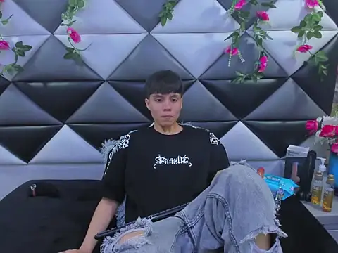 Snapshot of Bruno_Cruzz chatting on 11-06-25, 01:50 Bruno Cruzz online show from 11-06-25, 01:50