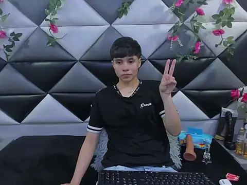 Snapshot of Bruno_Cruzz chatting on 11-07-25, 02:33 Bruno Cruzz online show from 11-07-25, 02:33