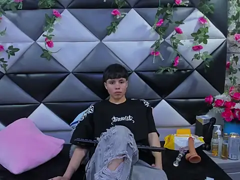 Snapshot of Bruno_Cruzz chatting on 11-09-25, 02:43 Bruno Cruzz online show from 11-09-25, 02:43