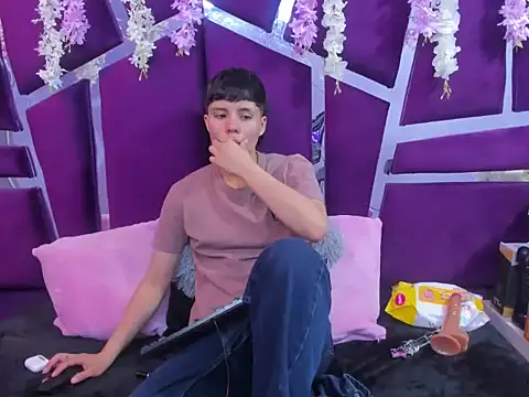 Snapshot of Bruno_Cruzz chatting on 11-15-25, 02:31 Bruno Cruzz online show from 11-15-25, 02:31