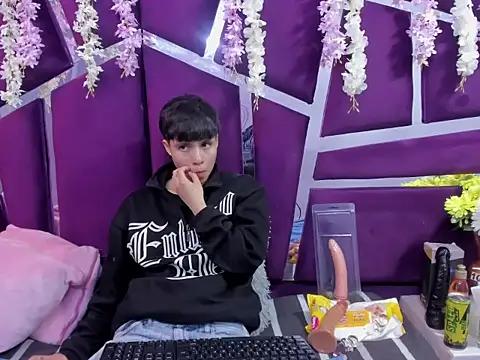 Snapshot of Bruno_Cruzz chatting on 11-29-25, 02:25 Bruno Cruzz online show from 11-29-25, 02:25