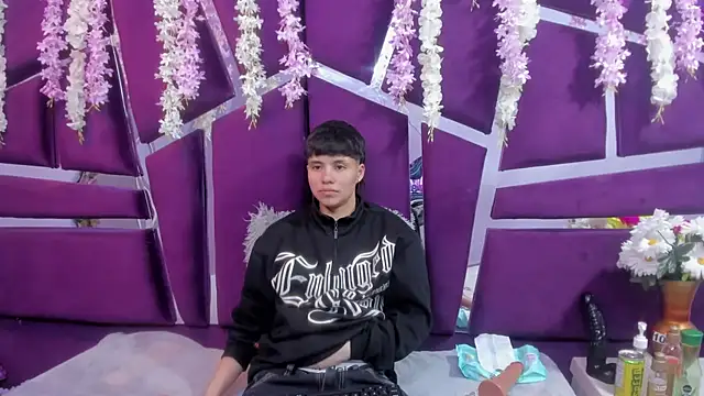 Snapshot of Bruno_Cruzz chatting on 12-16-25, 02:38 Bruno Cruzz online show from 12-16-25, 02:38