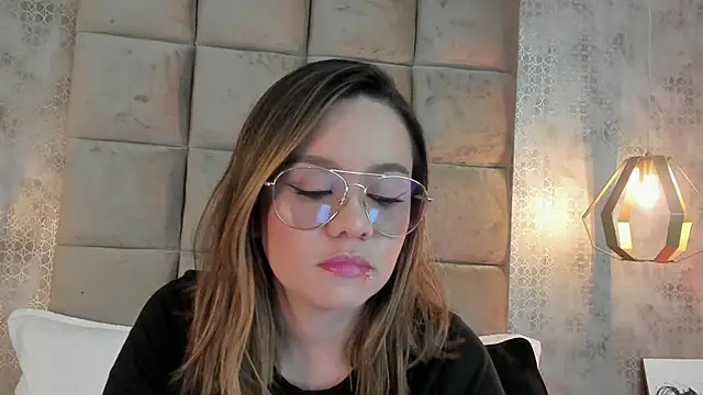 Sky Junne online show from 12-22-25, 05:54