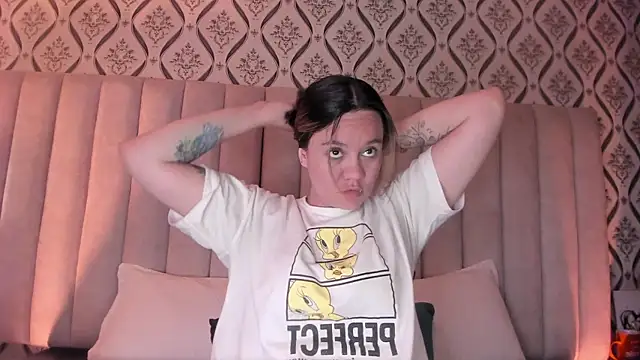 Sky Junne online show from 03-20-26, 04:45