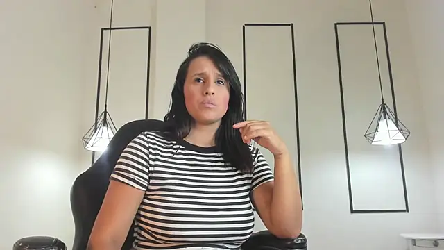 victoria fooxx online show from 10-14-25, 12:22