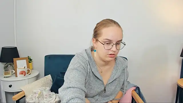 Snapshot of AliceCrazy69 chatting on 09-17-25, 06:26 AliceCrazy69 online show from 09-17-25, 06:26