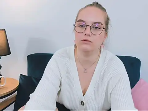 Snapshot of AliceCrazy69 chatting on 09-18-25, 11:01 AliceCrazy69 online show from 09-18-25, 11:01