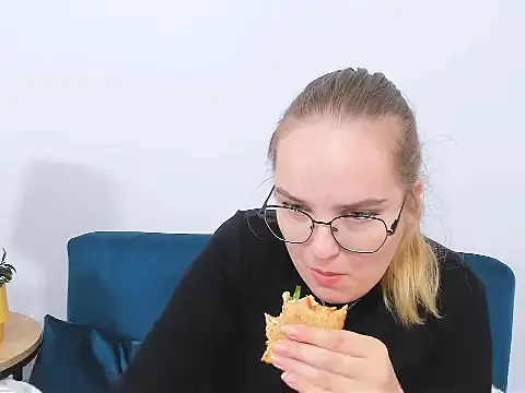 Snapshot of AliceCrazy69 chatting on 10-06-25, 10:02 AliceCrazy69 online show from 10-06-25, 10:02