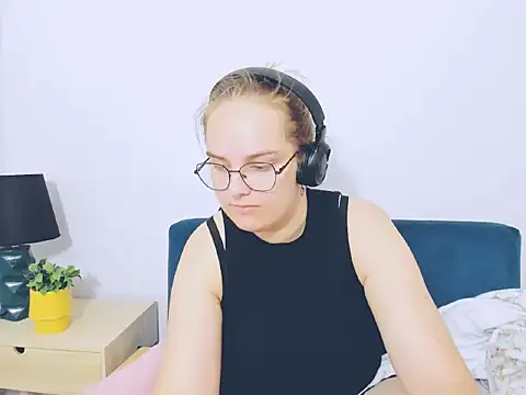 Snapshot of AliceCrazy69 chatting on 10-11-25, 09:41 AliceCrazy69 online show from 10-11-25, 09:41