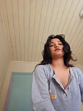 Snapshot of Hellenlin chatting on 10-15-25, 05:57 Hellenlin online show from 10-15-25, 05:57