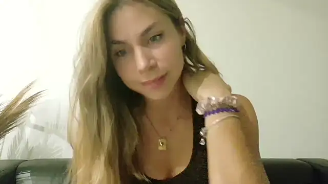 Snapshot of wonderalice31 chatting on 09-13-25, 07:02 wonderalice31 online show from 09-13-25, 07:02