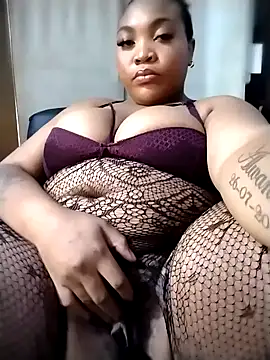 BeverlyQueen14 online show from 12-18-25, 02:45