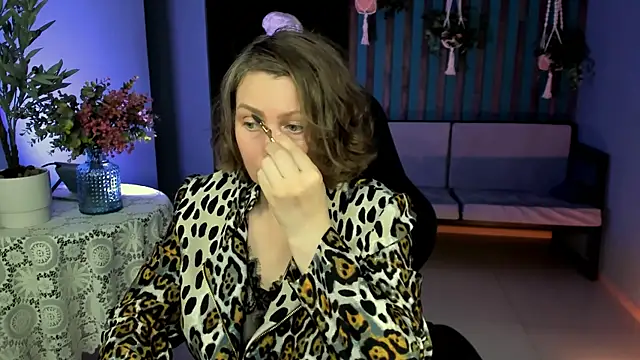 TiffanyBrauny online show from 10-07-25, 11:29