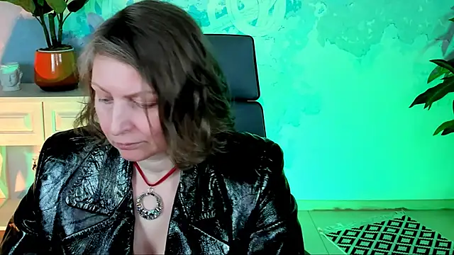TiffanyBrauny online show from 10-17-25, 01:46