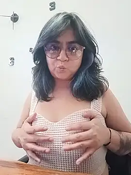 LylaVixxen online show from 04-10-26, 05:06