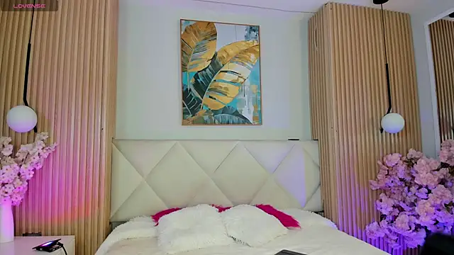 Mila Hank  online show from 04-09-26, 12:10