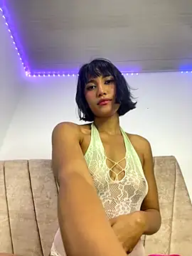 Snapshot of Amberdecolombia chatting on 11-18-25, 02:50 Amberdecolombia online show from 11-18-25, 02:50