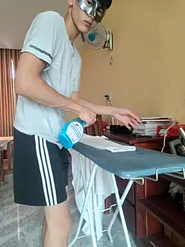 Snapshot of thienlong05 chatting on 10-12-25, 02:21 thienlong05 online show from 10-12-25, 02:21