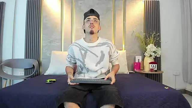 Snapshot of NikoStone_ chatting on 06-16-26, 04:26 NikoStone online show from 06-16-26, 04:26