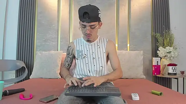 Snapshot of NikoStone_ chatting on 06-30-26, 02:45 NikoStone online show from 06-30-26, 02:45