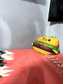 Snapshot of AlamJams chatting on 10-08-25, 06:49 AlamJams online show from 10-08-25, 06:49