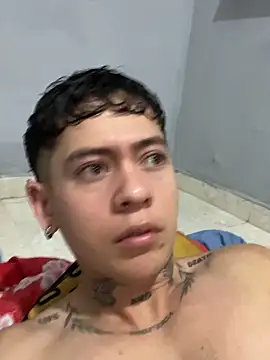 Snapshot of AlamJams chatting on 03-04-26, 06:47 AlamJams online show from 03-04-26, 06:47