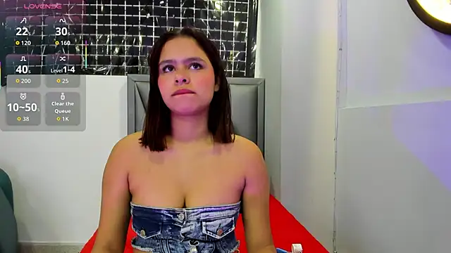 Sofia villareal online show from 11-18-25, 12:09